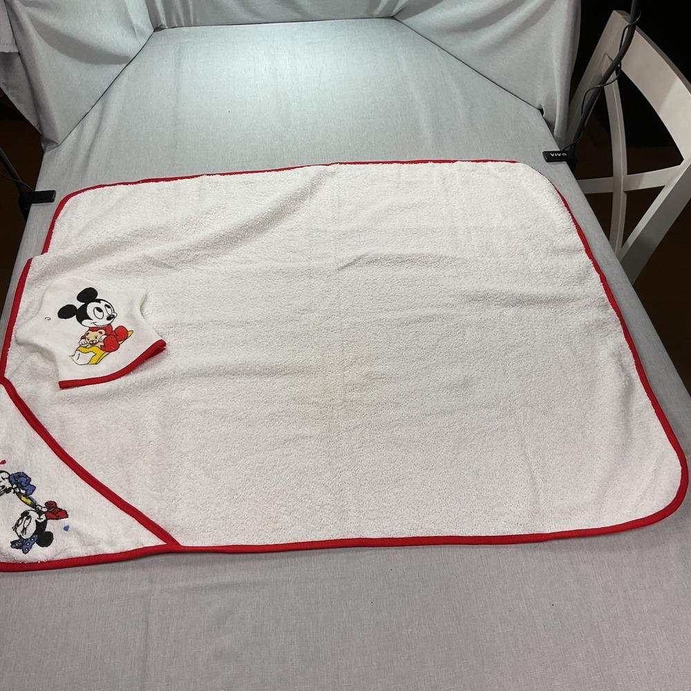Dundee Vintage Mickey Hoodie Bath Towel and Wash Cloth